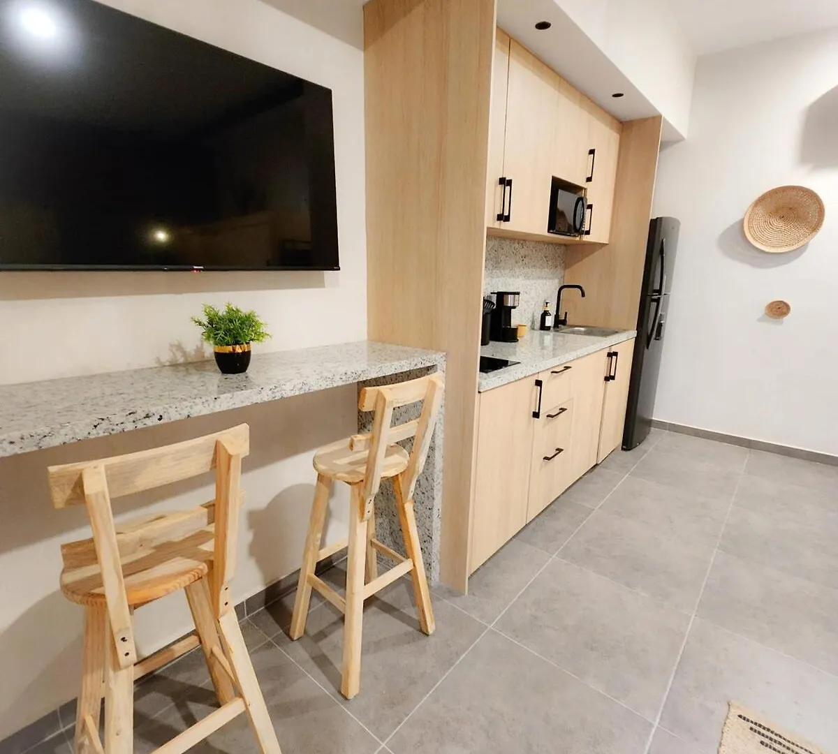 Boho Chic Studio Steps To 5Th Ave King Bed Wifi Rooftop Pool Playa del Carmen Apartment